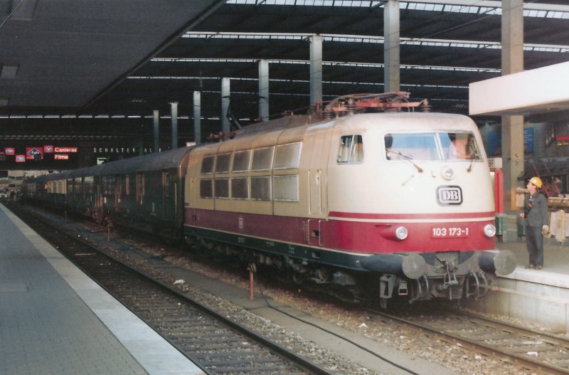 AC08 - 04-06-83 - Muenchen Hbf.jpg