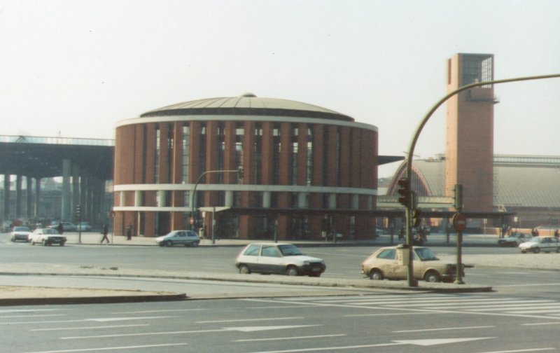 800 - 3-35 Madrid - Atocha - Feb 92.jpg