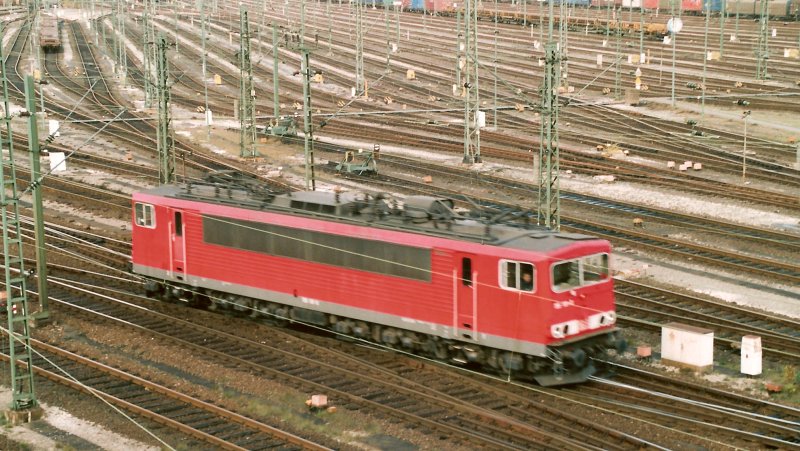 5-11-04 - 1-05 - Maschen Rbf - 32A.jpg