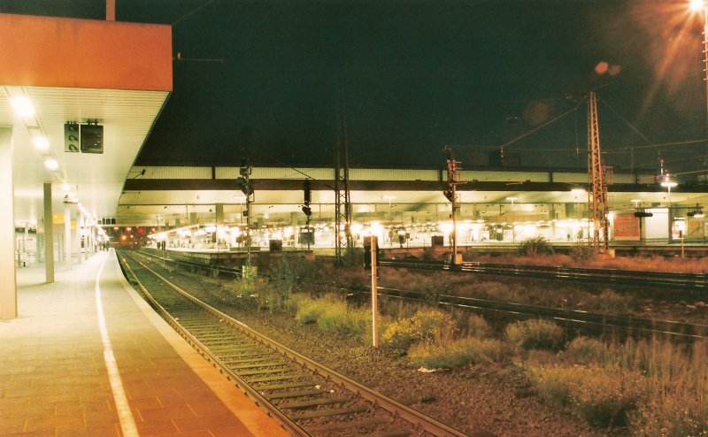 5-11-04 - 1-30 - Duesseldorf Hbf - 07A.jpg