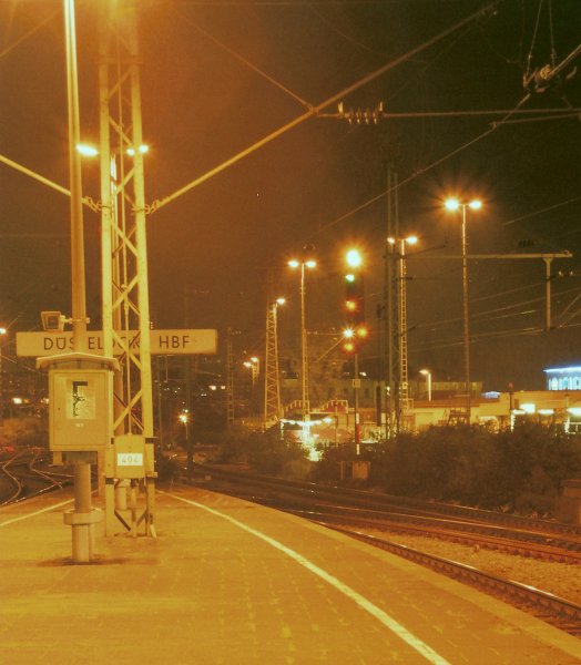5-11-04 - 1-31 - Duesseldorf Hbf - 06A.jpg