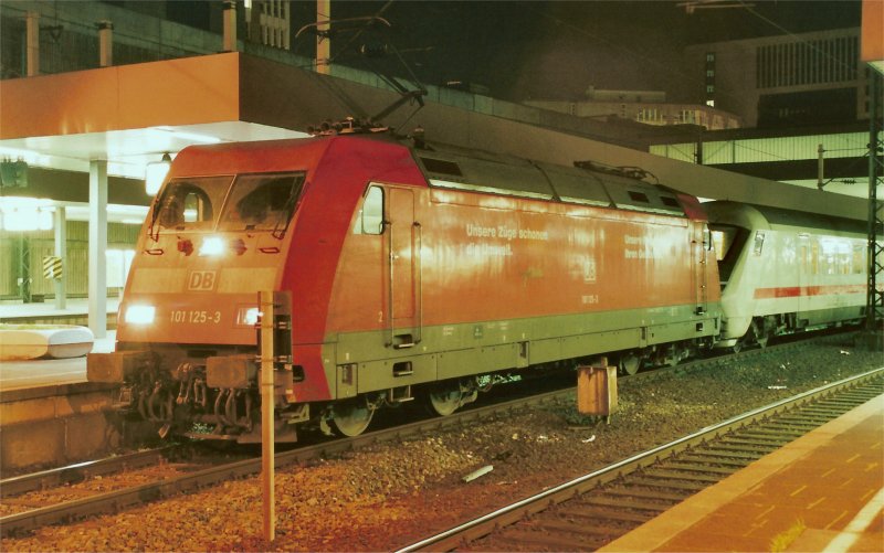 5-11-04 - 1-33 - Duesseldorf Hbf - 04A.jpg
