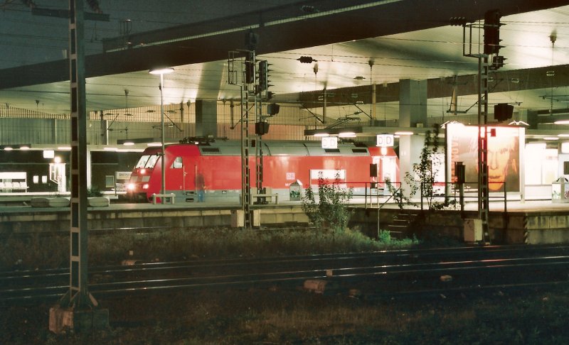 5-11-04 - 2-01 - Duesseldorf Hbf - 36A.jpg
