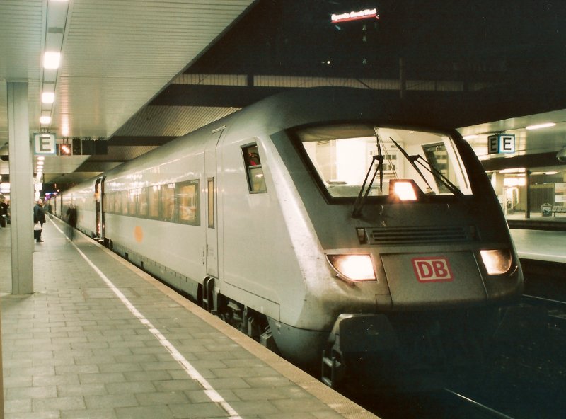 5-11-04 - 2-02 - Duesseldorf Hbf - 35A.jpg